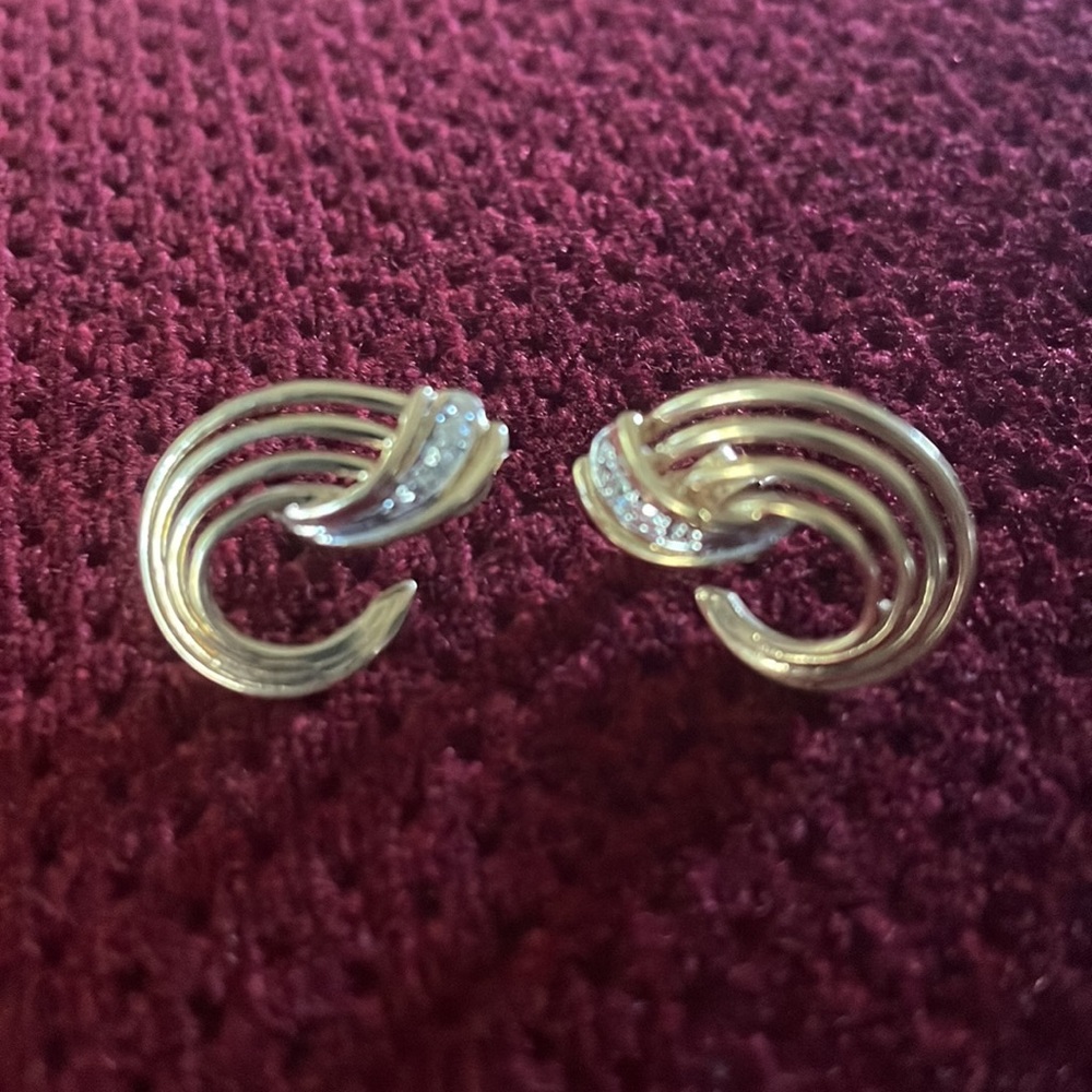 9k Gold vintage earrings with small diamonds